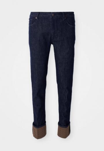 Узкие джинсы