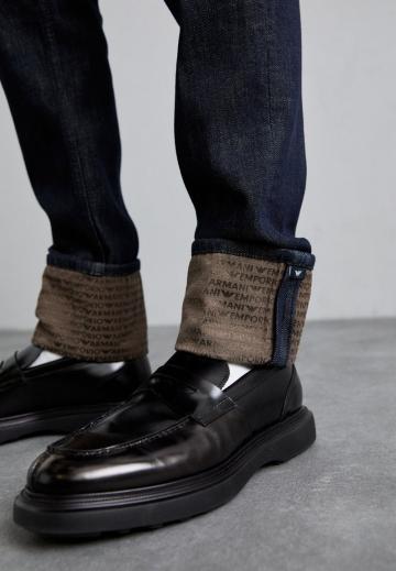 Узкие джинсы