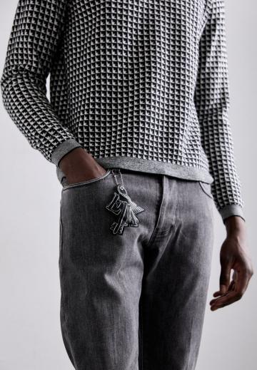 Узкие джинсы