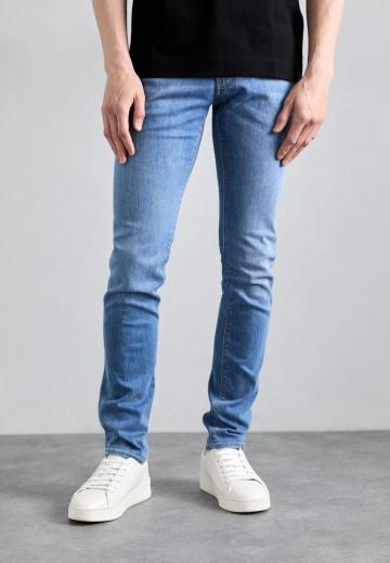 Узкие джинсы