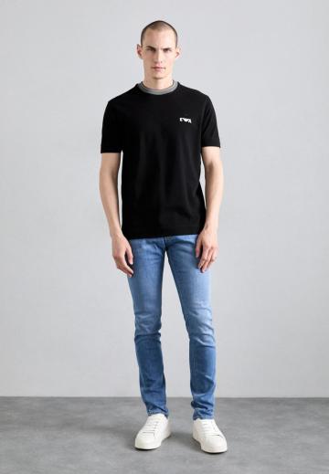 Узкие джинсы