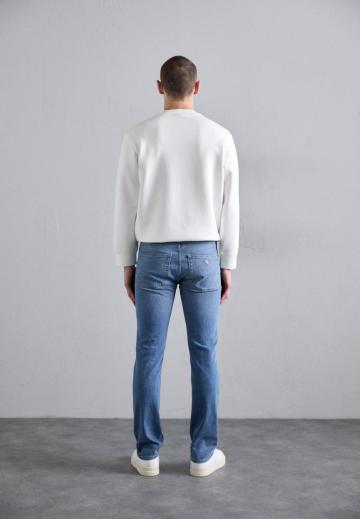 Прямые джинсы