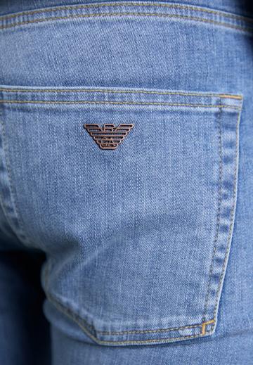 Прямые джинсы