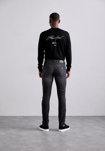 Прямые джинсы