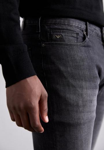 Прямые джинсы