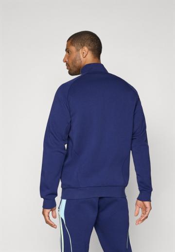 Спортивная кофта