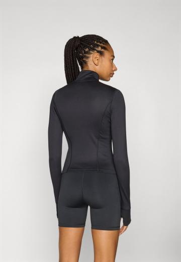 Спортивная куртка