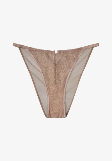 Трусы на бедрах