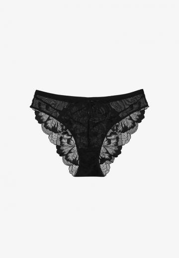 Трусы на бедрах