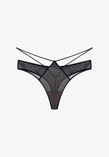 Трусы на бедрах