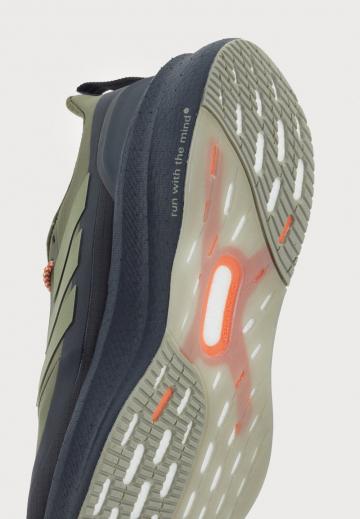 Беговые кроссовки