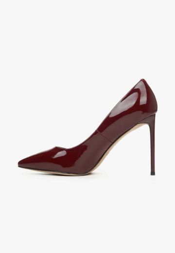 Туфли на высоком каблуке
