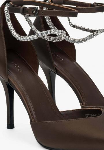 Туфли на высоком каблуке