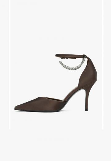 Туфли на высоком каблуке