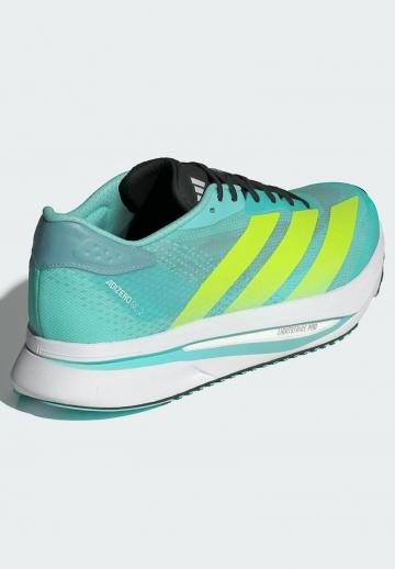 Походные кроссовки