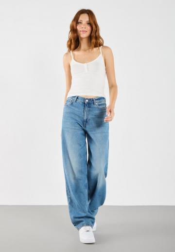 Топ на бретельках