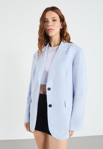 Блейзер с накладными карманами