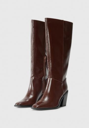 Высокие сапоги