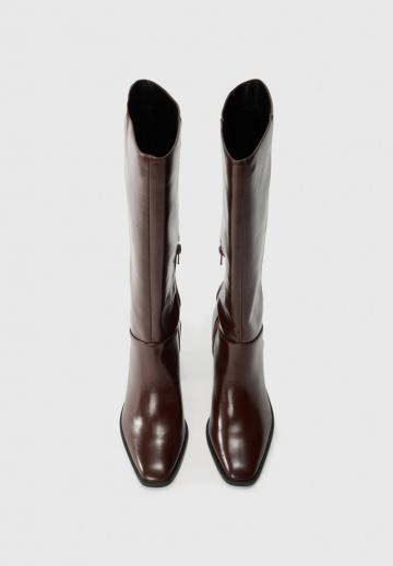 Высокие сапоги