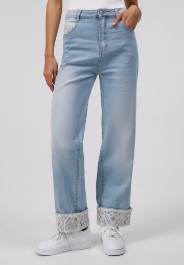 Прямые джинсы
