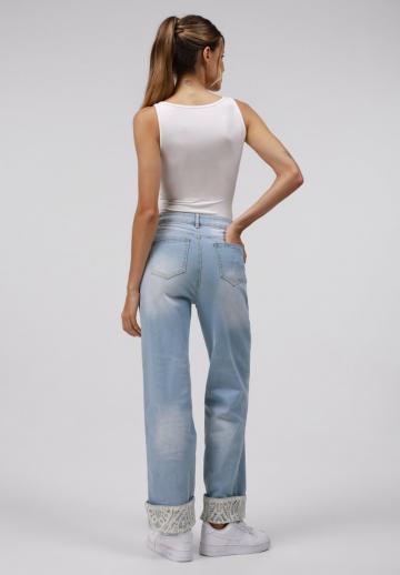 Прямые джинсы