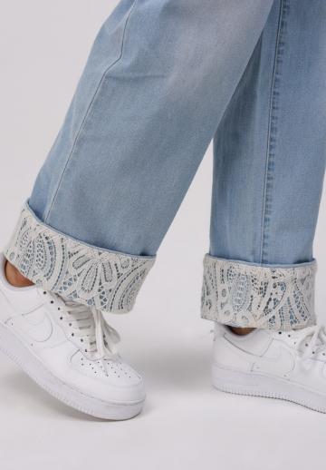 Прямые джинсы