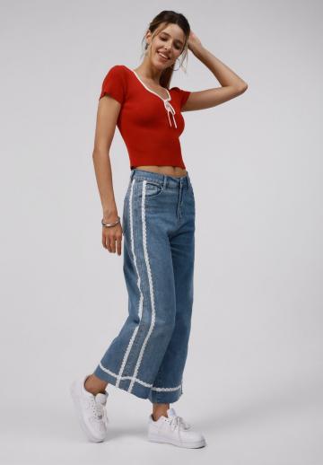 Прямые джинсы