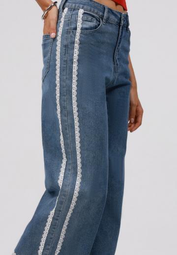 Прямые джинсы