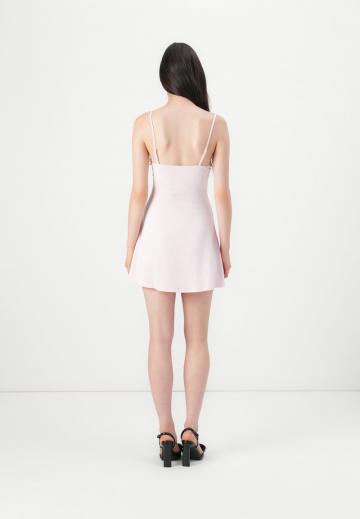 Короткое платье