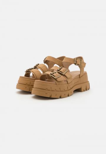 Босоножки на платформе