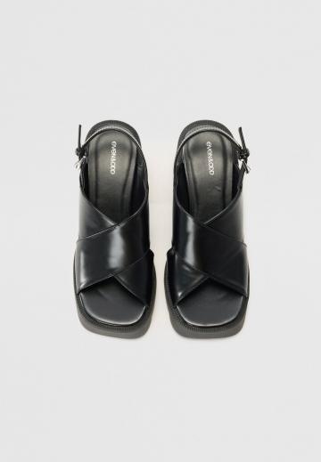 Босоножки на платформе