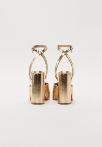 Туфли на высоком каблуке