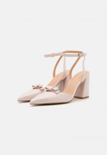 Туфли на высоком каблуке