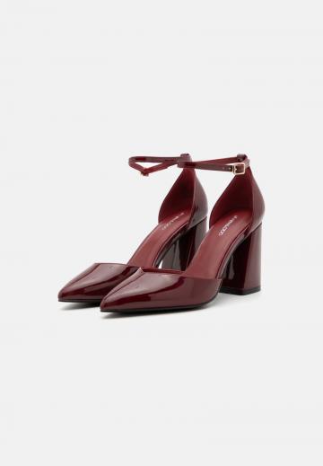 Туфли на высоком каблуке