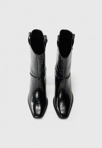 Полусапожки на высоком каблуке