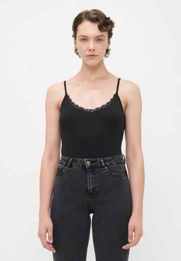 Топ на бретельках