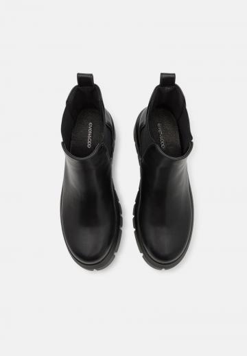 Сапожки на танкетке