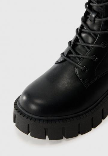 Сапоги на шнуровке