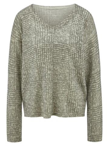 Пуловер с вырезом V