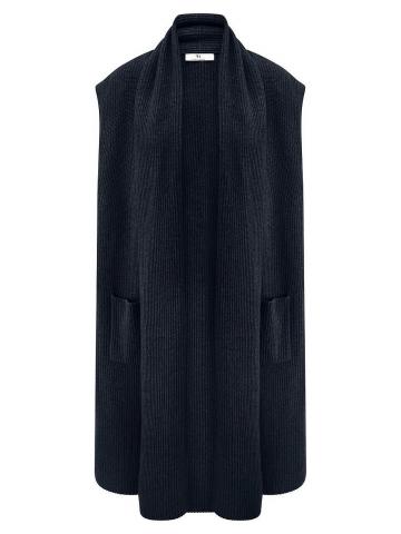 Вязаная жилетка