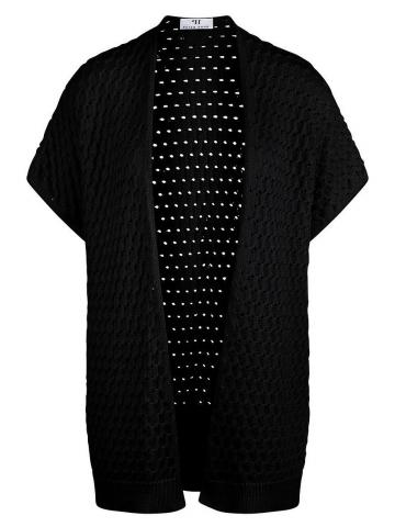 Вязаная жилетка