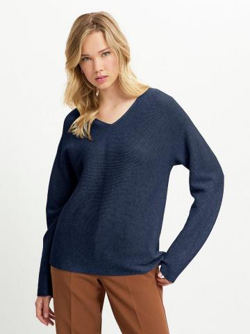 Пуловер с вырезом V