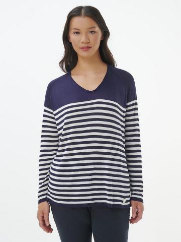 Пуловер с вырезом V