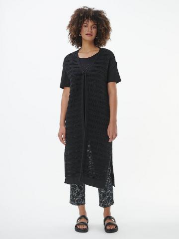 Вязаная жилетка