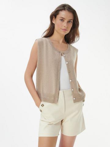 Вязаная жилетка