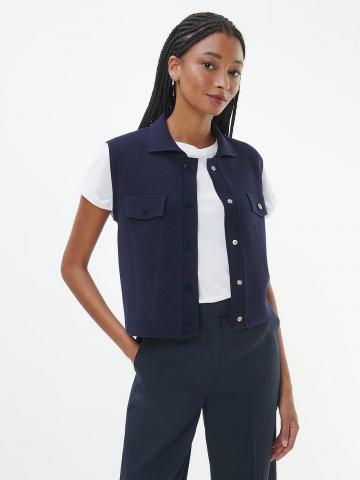 Вязаная жилетка