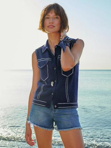 Вязаная жилетка