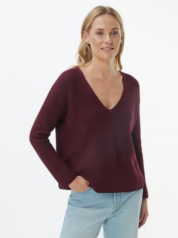 Пуловер с вырезом V