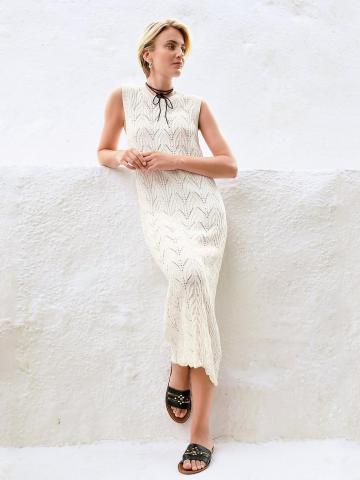 Вязаное платье без рукавов