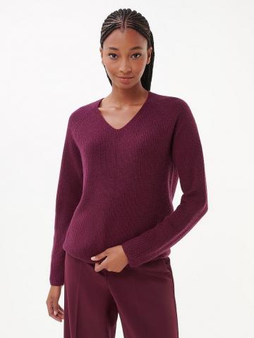 Пуловер с вырезом V